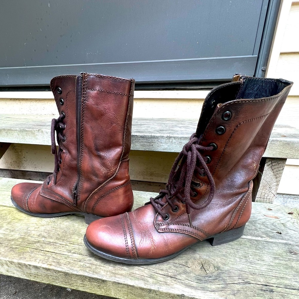 Steve Madden brown combat boots!! Size 10